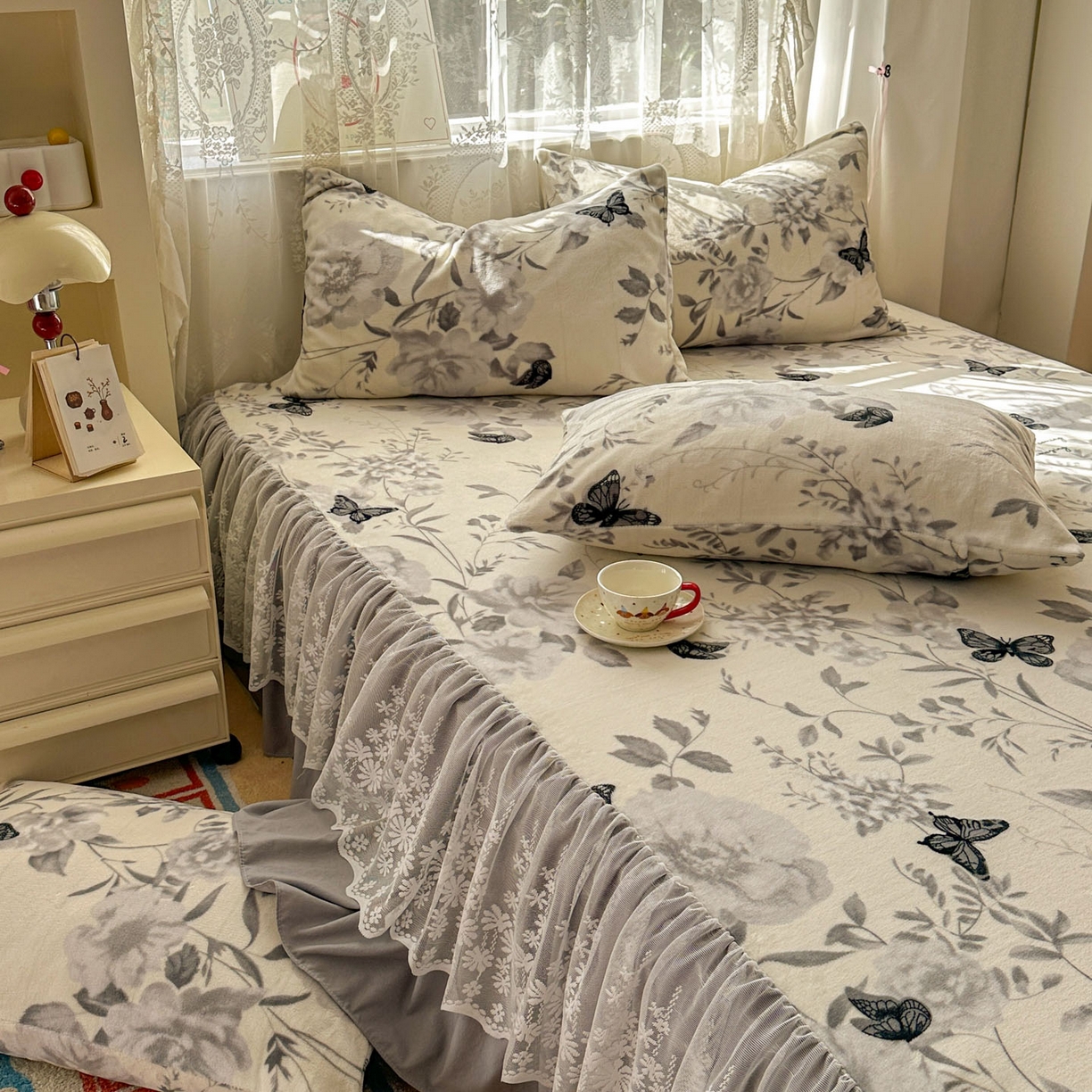 91家纺网 家纺一手货源 找家纺 老K (原美阁） 2025新款蕾丝床裙款牛奶绒三件套单品双层床裙牛奶绒 蕾丝-奥黛丽