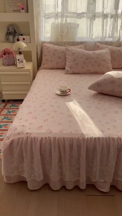 91家纺网 家纺一手货源 找家纺 老K (原美阁） 2025新款蕾丝床裙款牛奶绒三件套单品双层床裙牛奶绒 蕾丝-小粉花