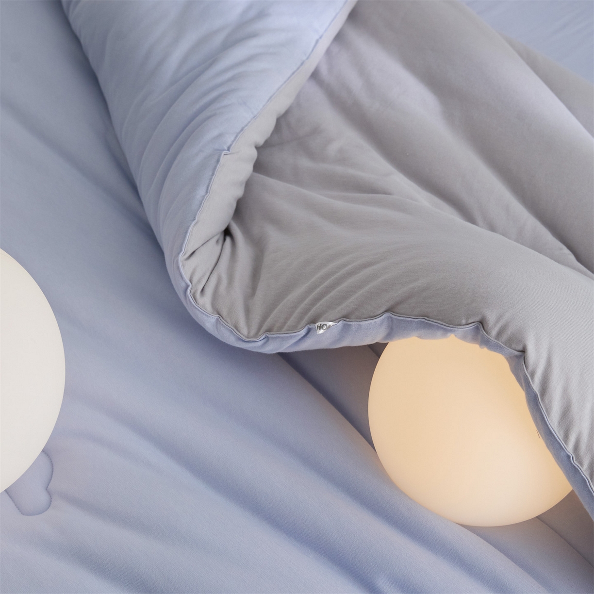 91家纺网 家纺一手货源 找家纺 头等舱 2025新款全棉A类针织 零压 深睡 德国ADVANSA 抗菌 100%阻螨低致敏秋冬被（空镜图） 蓝莓糖霜