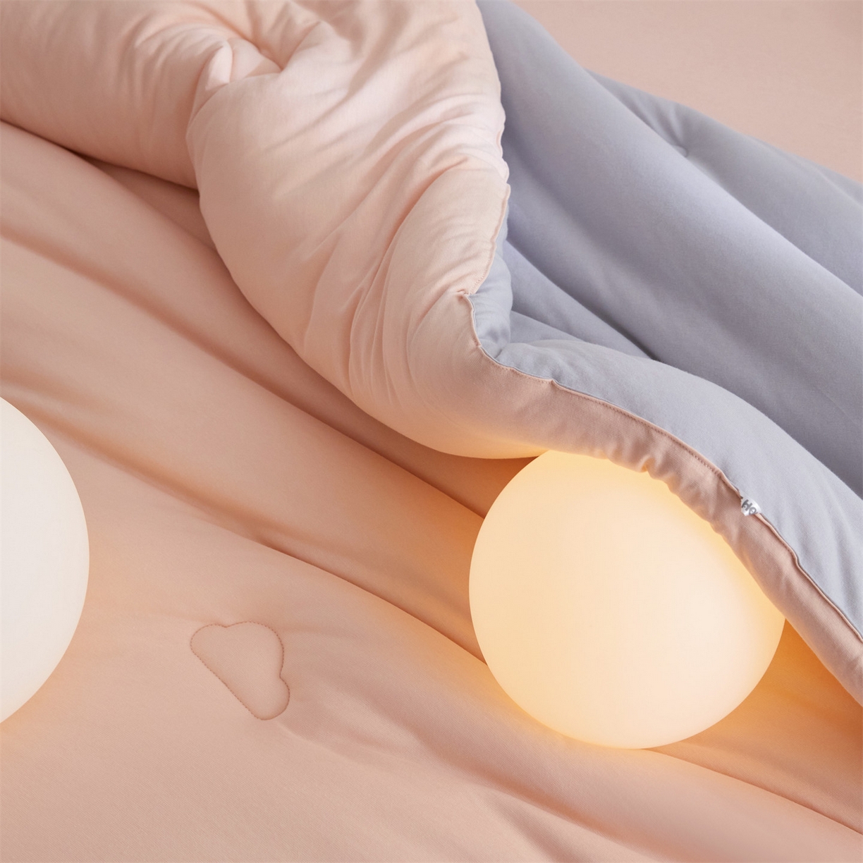 91家纺网 家纺一手货源 找家纺 头等舱 2025新款全棉A类针织 零压 深睡 德国ADVANSA 抗菌 100%阻螨低致敏秋冬被（空镜图） 蜜桃糖霜