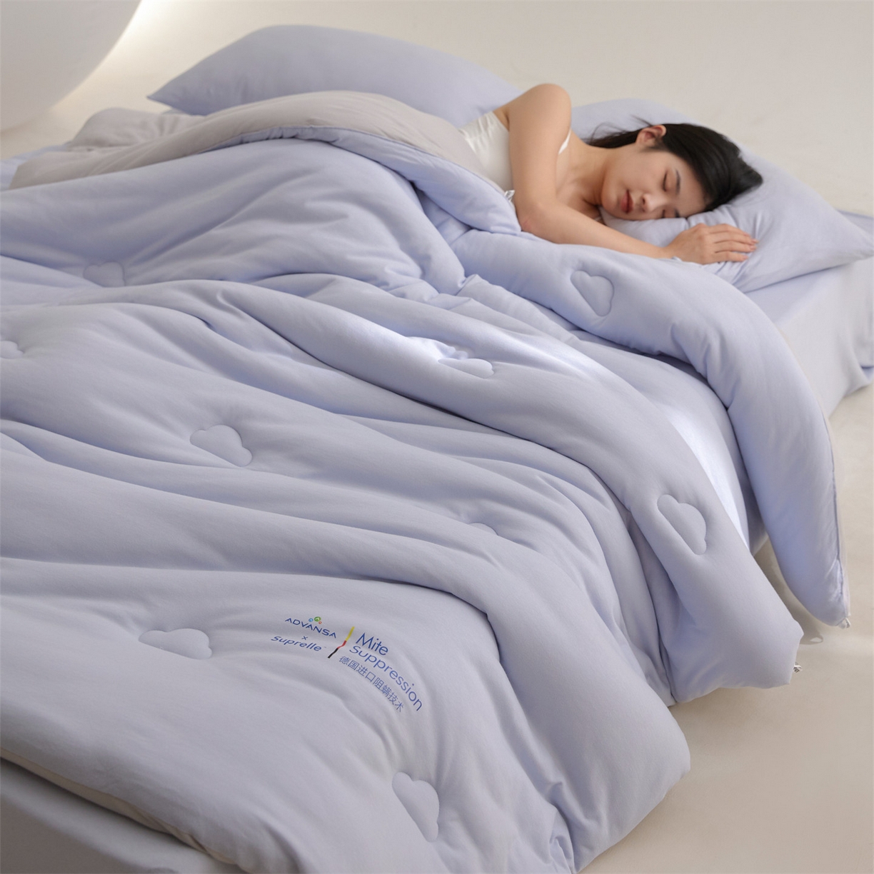 91家纺网 家纺一手货源 找家纺 （总）头等舱 2025新款全棉A类针织 零压 深睡 德国ADVANSA 抗菌 100%阻螨低致敏秋冬被（模特图）