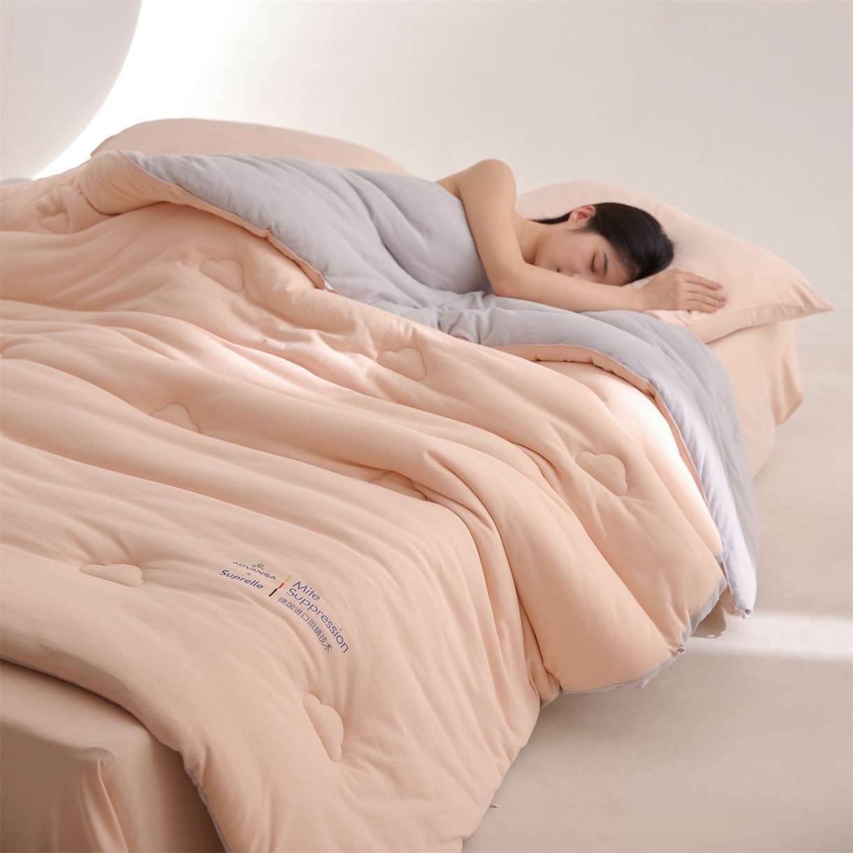 91家纺网 家纺一手货源 找家纺 （总）头等舱 2025新款全棉A类针织 零压 深睡 德国ADVANSA 抗菌 100%阻螨低致敏秋冬被（模特图）