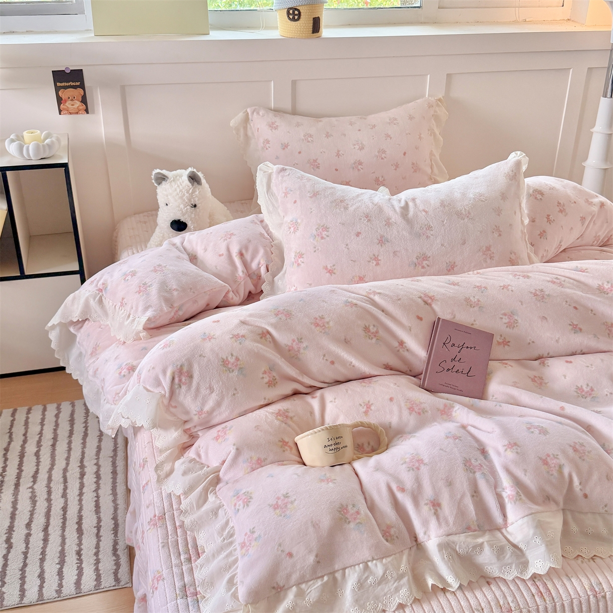 91家纺网 家纺一手货源 找家纺 欧尚 2025新款牛奶绒花边床盖四件套 花小玉