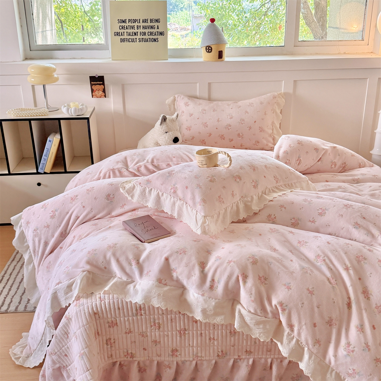 91家纺网 家纺一手货源 找家纺 欧尚 2025新款牛奶绒花边床盖四件套 花小玉