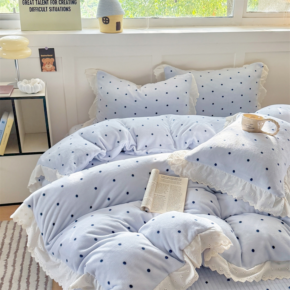 91家纺网 家纺一手货源 找家纺 欧尚 2025新款牛奶绒花边床盖四件套 蓝点点