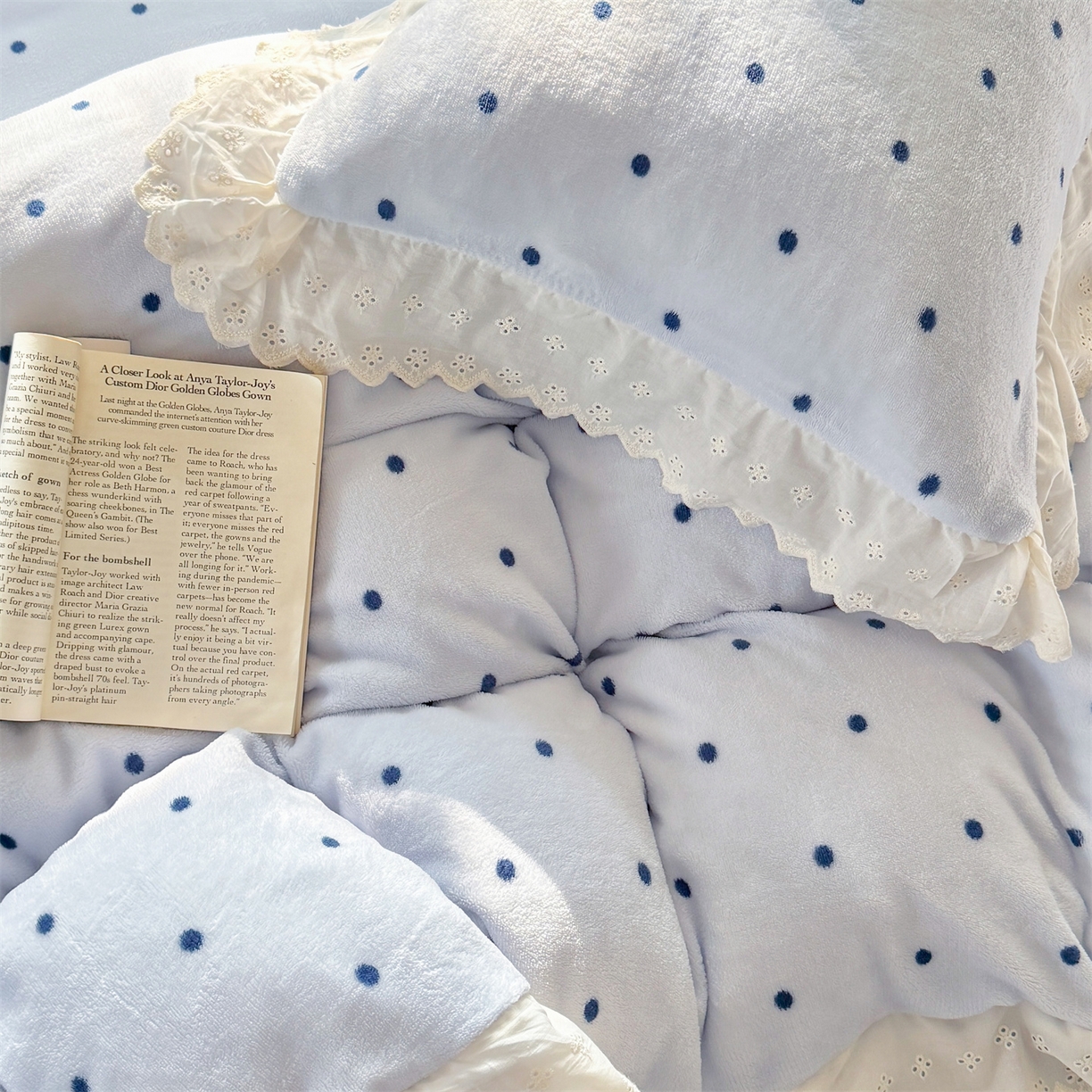 91家纺网 家纺一手货源 找家纺 欧尚 2025新款牛奶绒花边床盖四件套 蓝点点