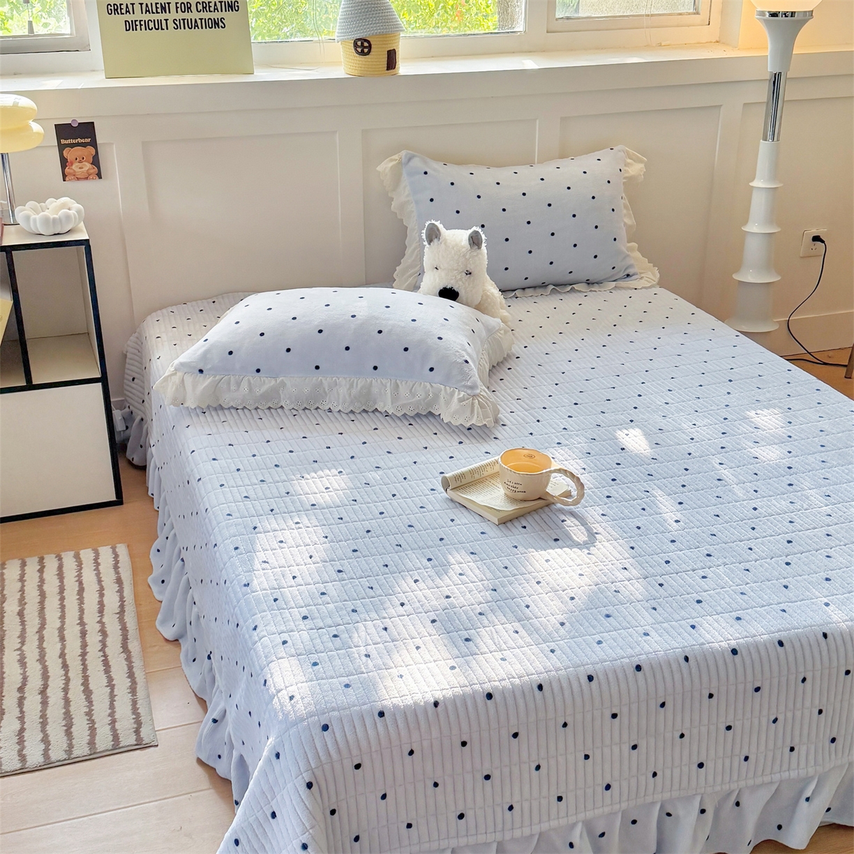 91家纺网 家纺一手货源 找家纺 欧尚 2025新款牛奶绒花边床盖四件套 蓝点点