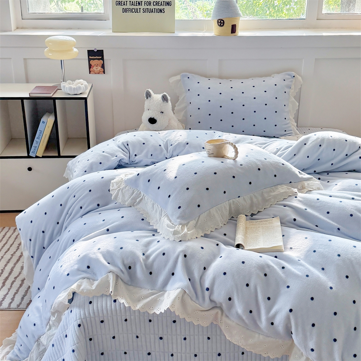 91家纺网 家纺一手货源 找家纺 欧尚 2025新款牛奶绒花边床盖四件套 蓝点点