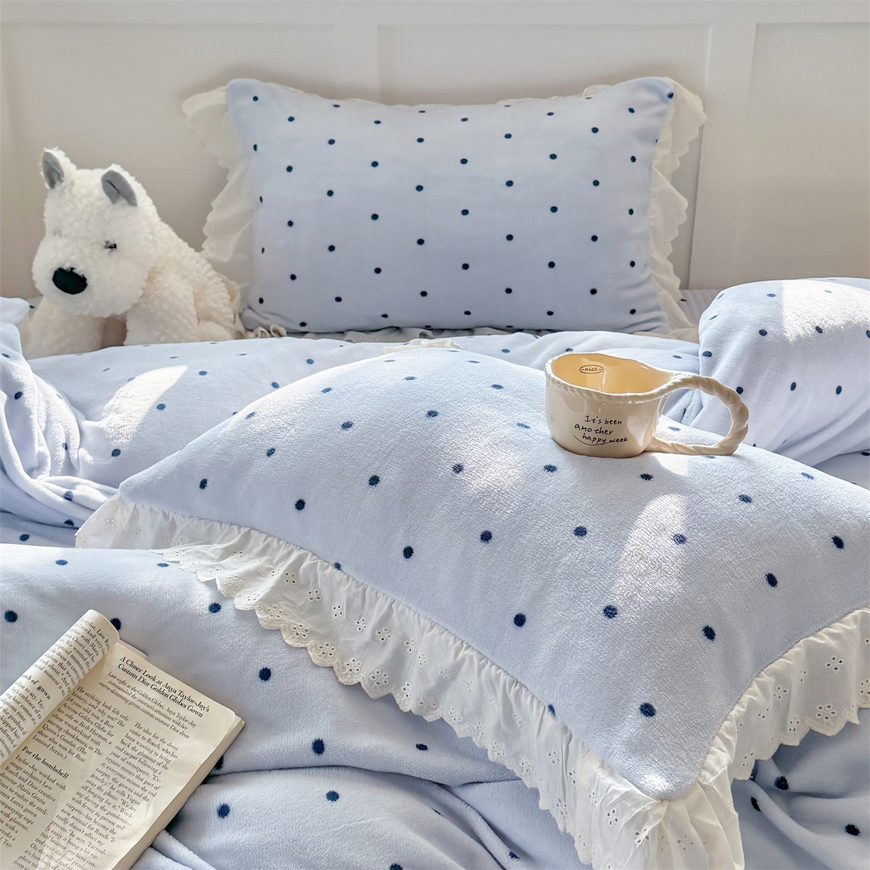 91家纺网 家纺一手货源 找家纺 欧尚 2025新款牛奶绒花边床盖四件套 蓝点点