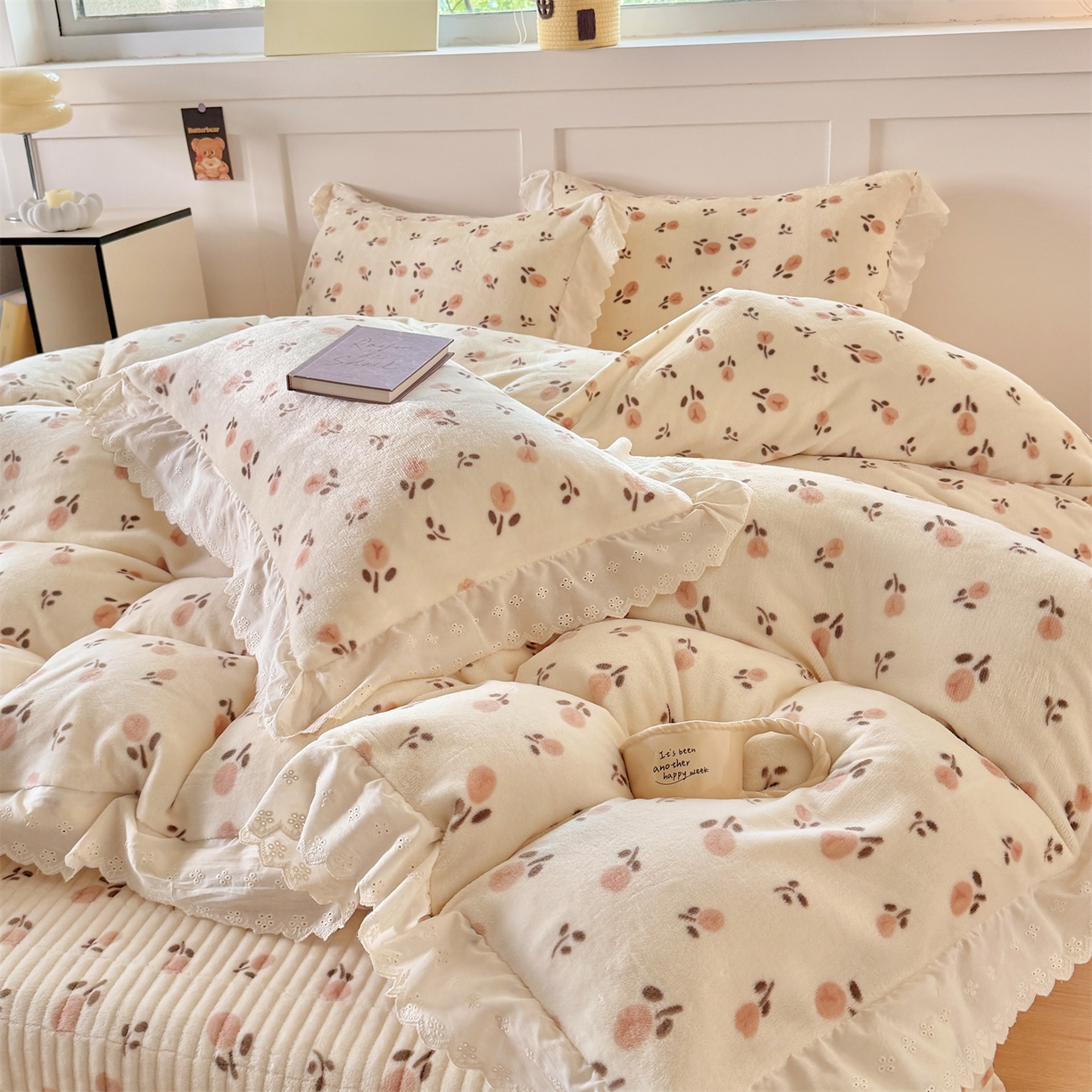 91家纺网 家纺一手货源 找家纺 欧尚 2025新款牛奶绒花边床盖四件套 慕然