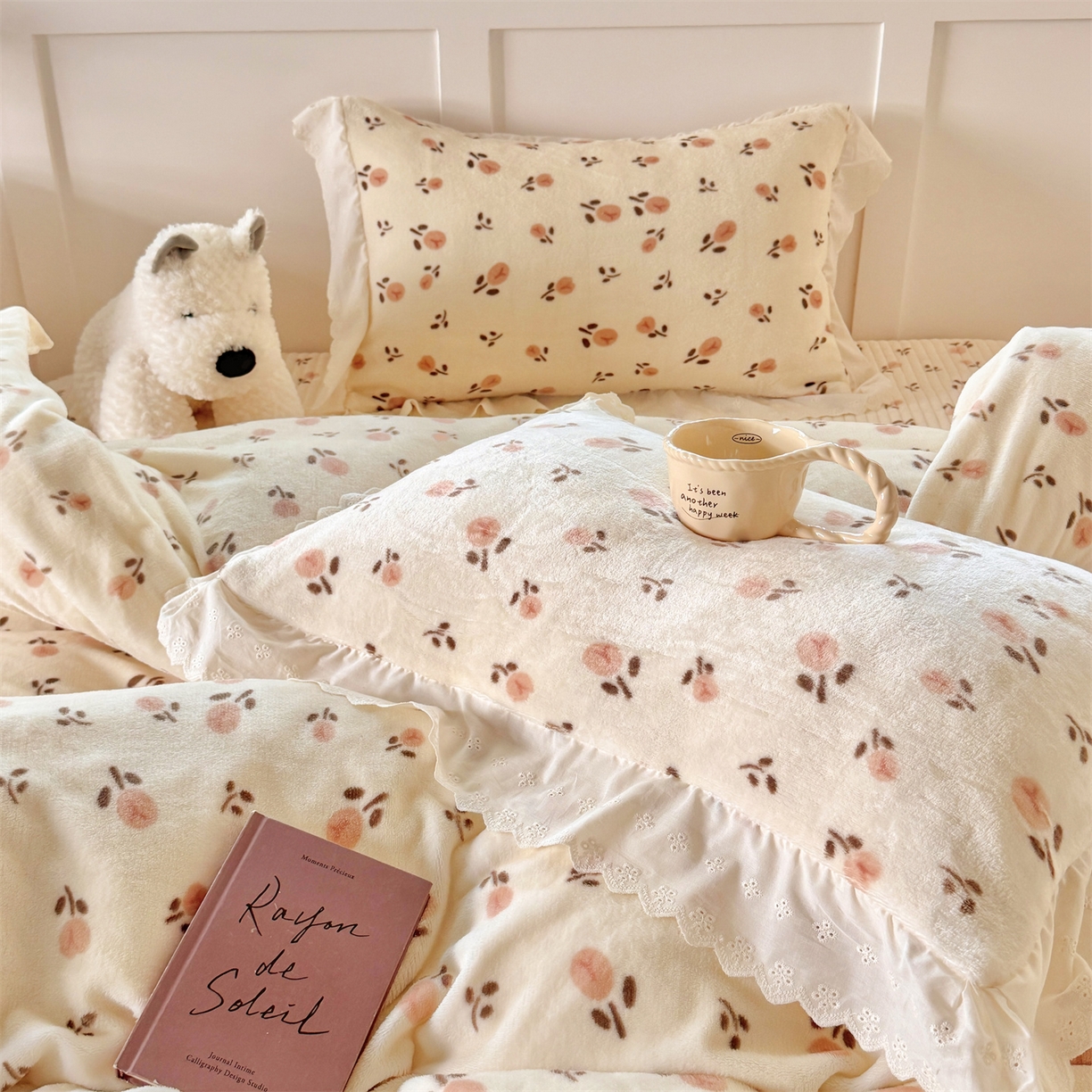 91家纺网 家纺一手货源 找家纺 欧尚 2025新款牛奶绒花边床盖四件套 慕然