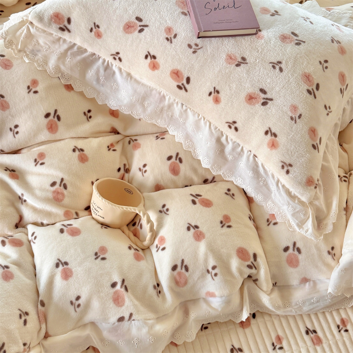 91家纺网 家纺一手货源 找家纺 欧尚 2025新款牛奶绒花边床盖四件套 慕然