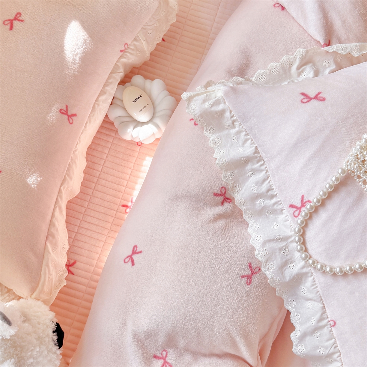 91家纺网 家纺一手货源 找家纺 欧尚 2025新款牛奶绒花边床盖四件套 仙女粉