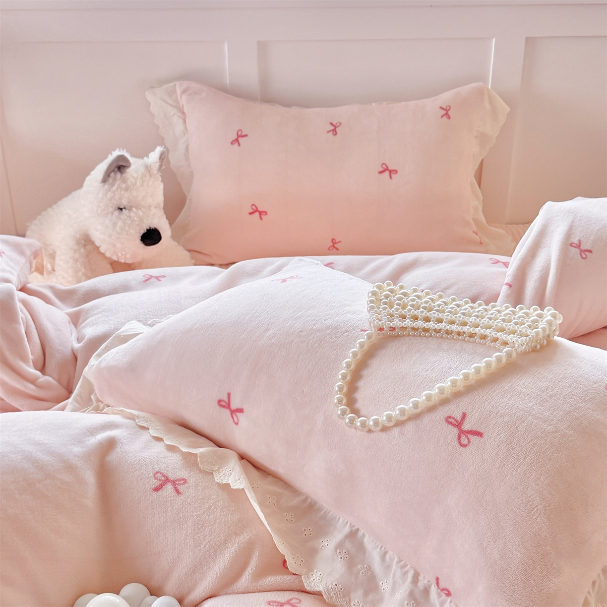 91家纺网 家纺一手货源 找家纺 欧尚 2025新款牛奶绒花边床盖四件套 仙女粉