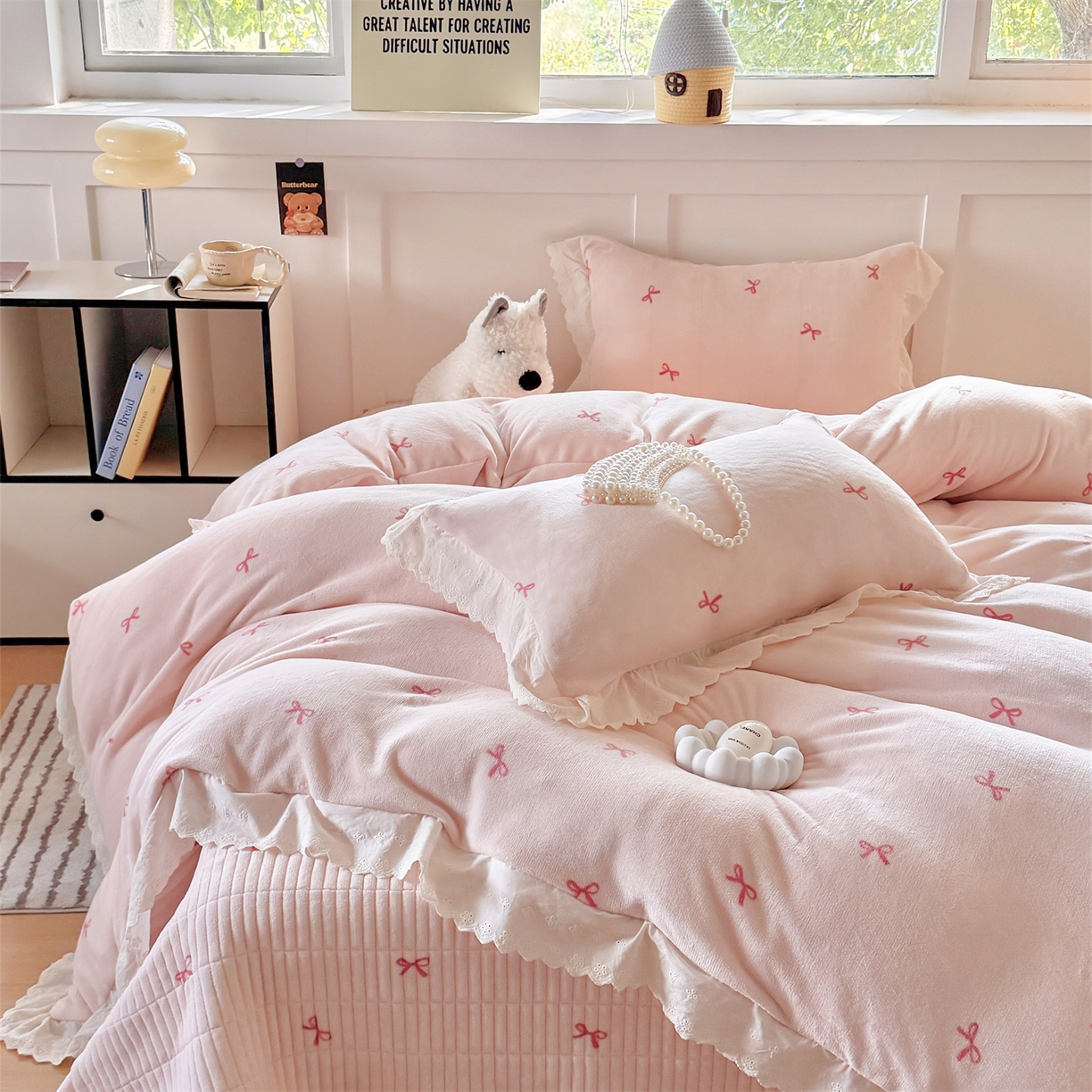 91家纺网 家纺一手货源 找家纺 欧尚 2025新款牛奶绒花边床盖四件套 仙女粉