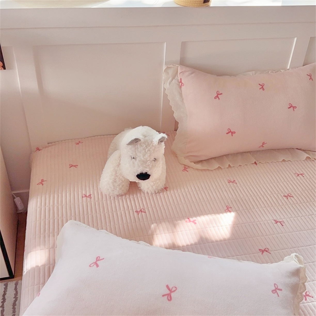 91家纺网 家纺一手货源 找家纺 欧尚 2025新款牛奶绒花边床盖四件套 仙女粉