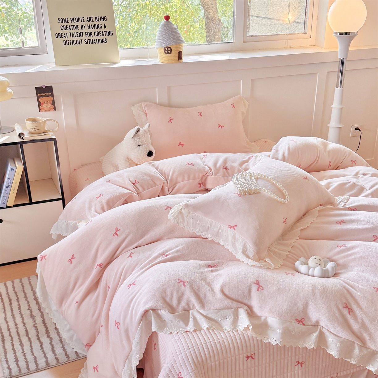 91家纺网 家纺一手货源 找家纺 欧尚 2025新款牛奶绒花边床盖四件套 仙女粉