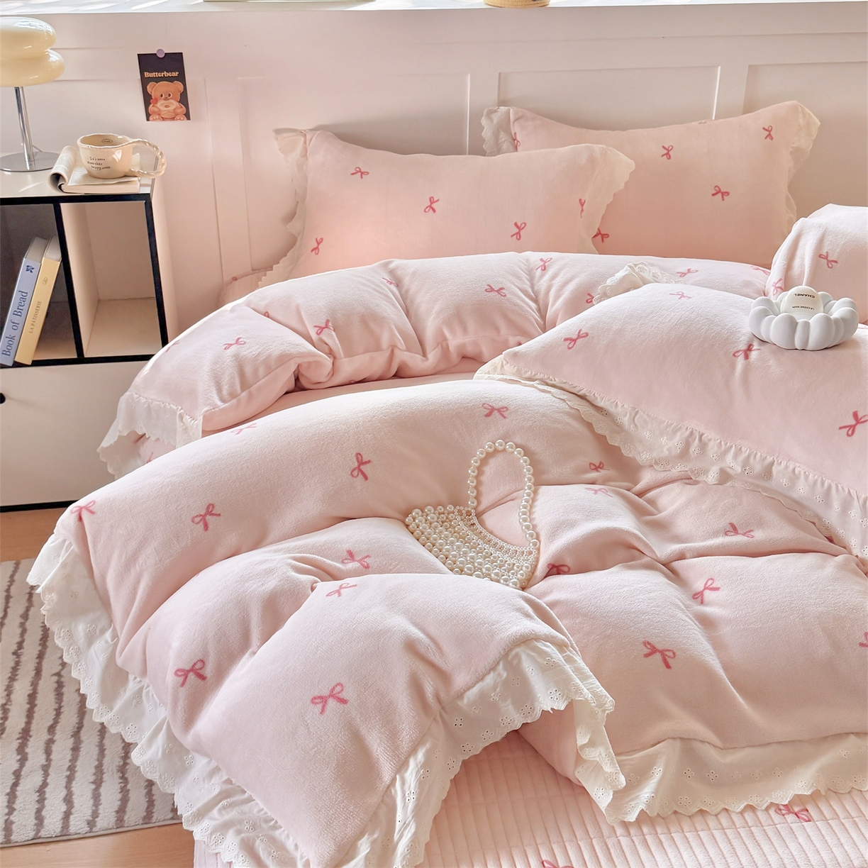 91家纺网 家纺一手货源 找家纺 欧尚 2025新款牛奶绒花边床盖四件套 仙女粉