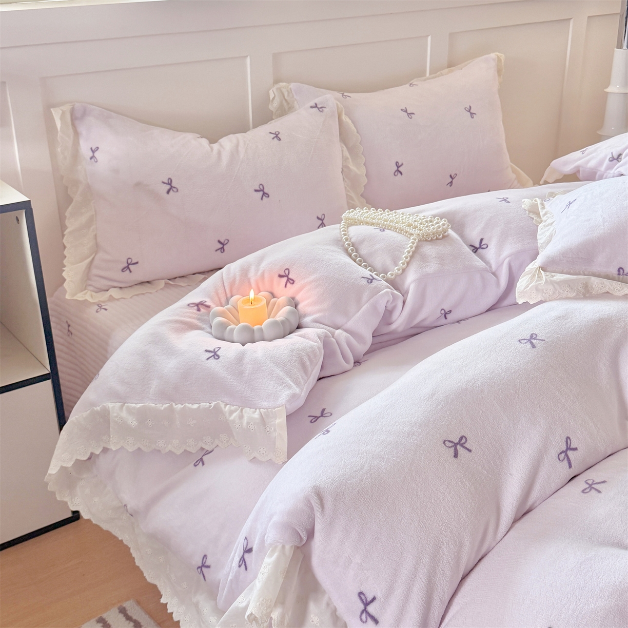 91家纺网 家纺一手货源 找家纺 欧尚 2025新款牛奶绒花边床盖四件套 仙女紫