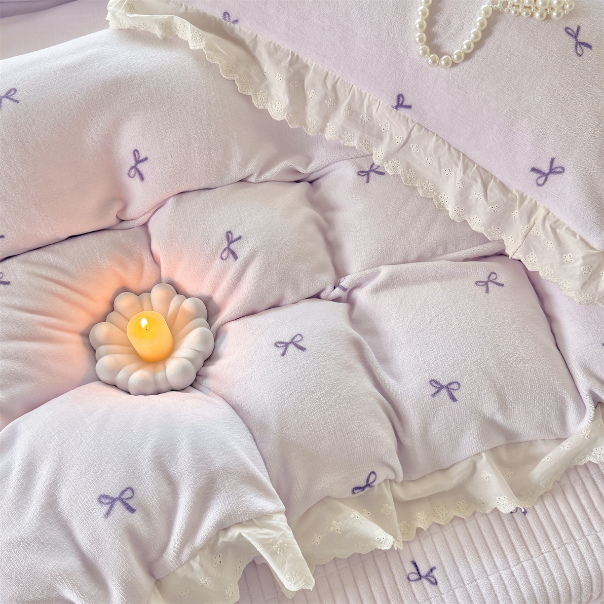 91家纺网 家纺一手货源 找家纺 欧尚 2025新款牛奶绒花边床盖四件套 仙女紫