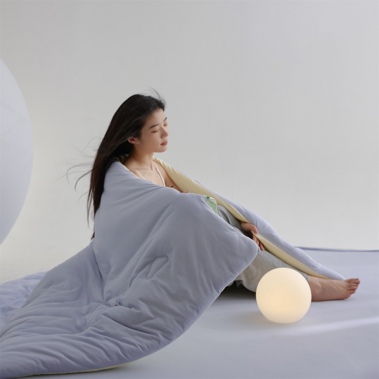 91家纺网 家纺一手货源 找家纺 头等舱 2025新款全棉A类针织 零压 深睡 德国ADVANSA 抗菌 100%阻螨低致敏秋冬被（模特图） 蓝莓乳酪