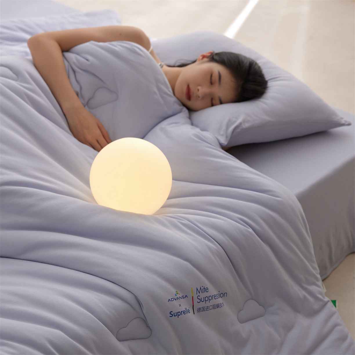 91家纺网 家纺一手货源 找家纺 头等舱 2025新款全棉A类针织 零压 深睡 德国ADVANSA 抗菌 100%阻螨低致敏秋冬被（模特图） 蓝莓糖霜