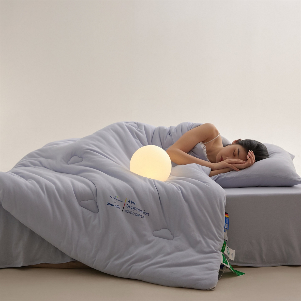 91家纺网 家纺一手货源 找家纺 头等舱 2025新款全棉A类针织 零压 深睡 德国ADVANSA 抗菌 100%阻螨低致敏秋冬被（模特图） 蓝莓糖霜