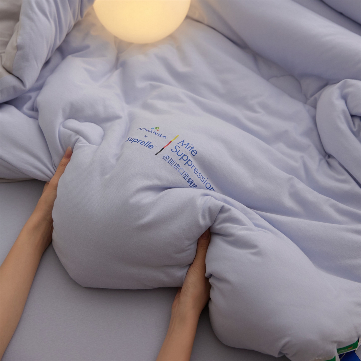 91家纺网 家纺一手货源 找家纺 头等舱 2025新款全棉A类针织 零压 深睡 德国ADVANSA 抗菌 100%阻螨低致敏秋冬被（模特图） 蓝莓糖霜