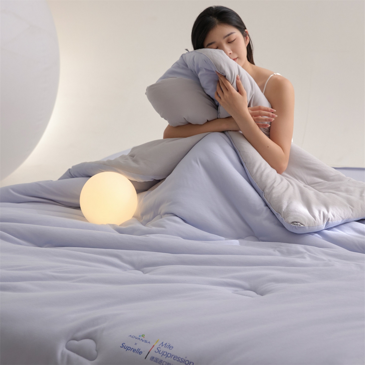 91家纺网 家纺一手货源 找家纺 头等舱 2025新款全棉A类针织 零压 深睡 德国ADVANSA 抗菌 100%阻螨低致敏秋冬被（模特图） 蓝莓糖霜