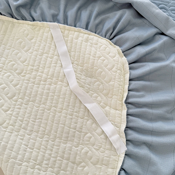 91家纺网 家纺一手货源 找家纺 优姿家纺 2025新款牛奶绒花边绣花床盖四件套 花漾时光-天空兰