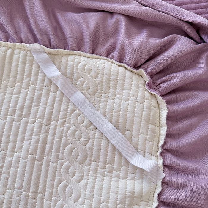 91家纺网 家纺一手货源 找家纺 优姿家纺 2025新款牛奶绒花边绣花床盖四件套 花漾时光-玖红色