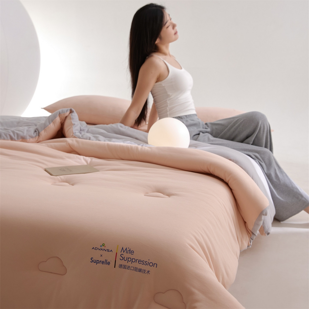 91家纺网 家纺一手货源 找家纺 头等舱 2025新款全棉A类针织 零压 深睡 德国ADVANSA 抗菌 100%阻螨低致敏秋冬被（模特图） 蜜桃糖霜