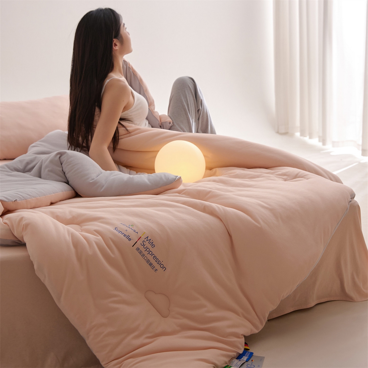 91家纺网 家纺一手货源 找家纺 头等舱 2025新款全棉A类针织 零压 深睡 德国ADVANSA 抗菌 100%阻螨低致敏秋冬被（模特图） 蜜桃糖霜