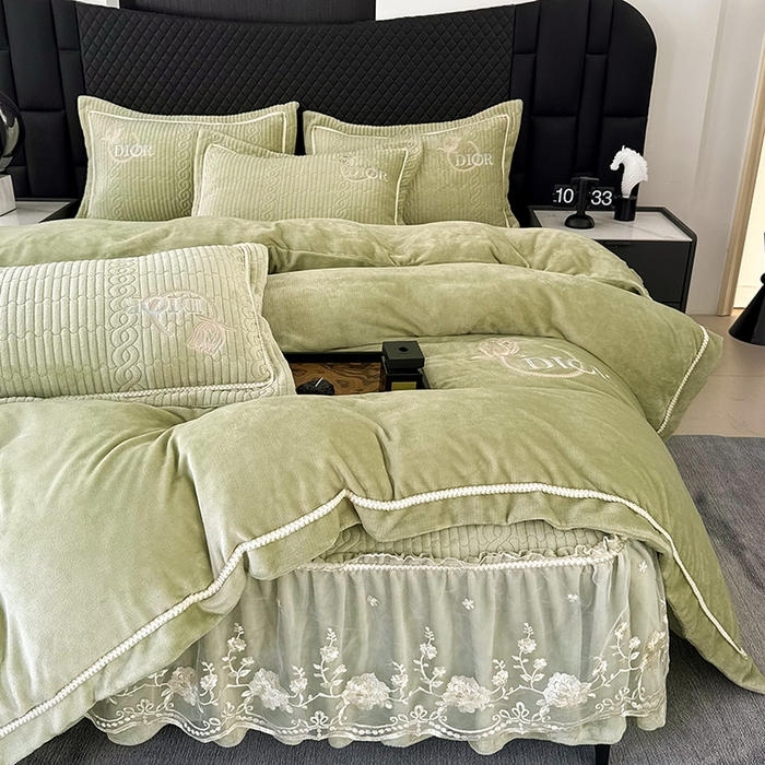 91家纺网 家纺一手货源 找家纺 优姿家纺 2025新款牛奶绒花边绣花床盖四件套 花漾时光-果绿