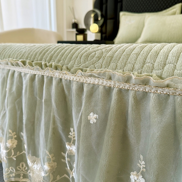 91家纺网 家纺一手货源 找家纺 优姿家纺 2025新款牛奶绒花边绣花床盖四件套 花漾时光-果绿