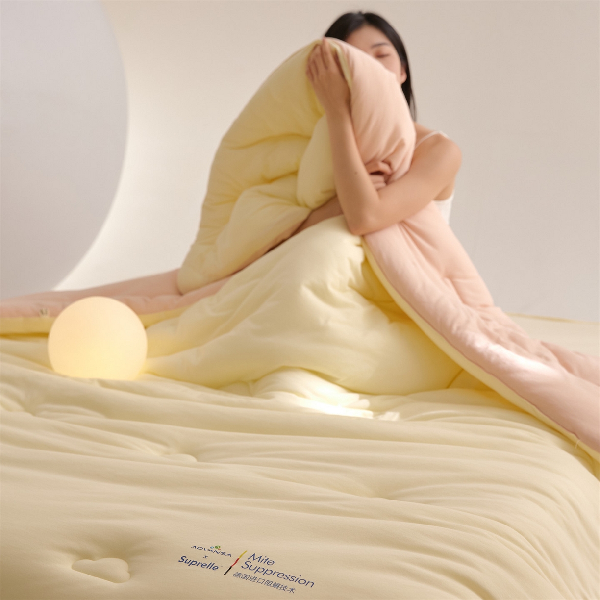 91家纺网 家纺一手货源 找家纺 头等舱 2025新款全棉A类针织 零压 深睡 德国ADVANSA 抗菌 100%阻螨低致敏秋冬被（模特图） 乳酪蜜桃