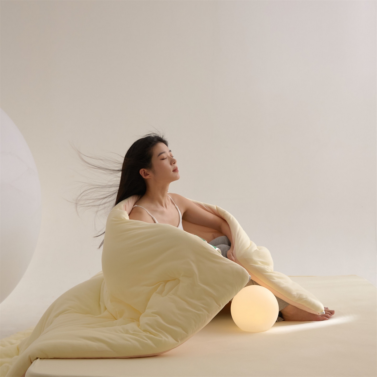 91家纺网 家纺一手货源 找家纺 头等舱 2025新款全棉A类针织 零压 深睡 德国ADVANSA 抗菌 100%阻螨低致敏秋冬被（模特图） 乳酪蜜桃