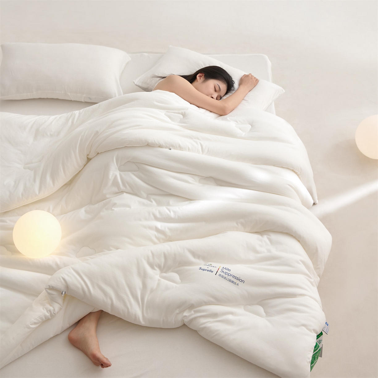 91家纺网 家纺一手货源 找家纺 头等舱 2025新款全棉A类针织 零压 深睡 德国ADVANSA 抗菌 100%阻螨低致敏秋冬被（模特图） 舒芙蕾白