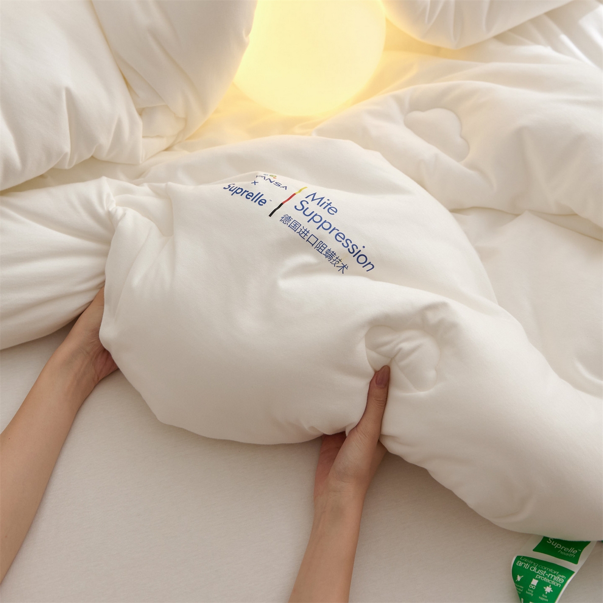 91家纺网 家纺一手货源 找家纺 头等舱 2025新款全棉A类针织 零压 深睡 德国ADVANSA 抗菌 100%阻螨低致敏秋冬被（模特图） 舒芙蕾白