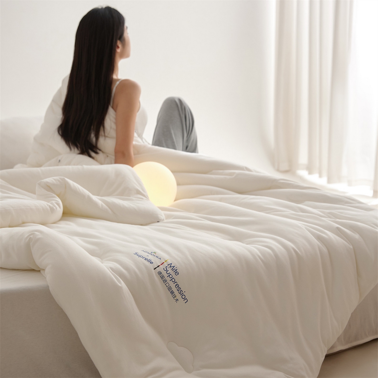 91家纺网 家纺一手货源 找家纺 头等舱 2025新款全棉A类针织 零压 深睡 德国ADVANSA 抗菌 100%阻螨低致敏秋冬被（模特图） 舒芙蕾白