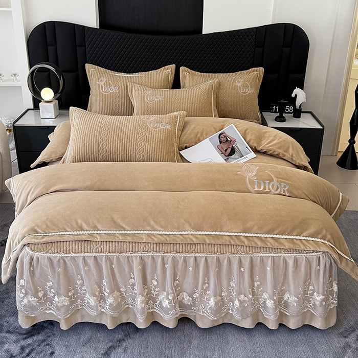 91家纺网 家纺一手货源 找家纺 优姿家纺 2025新款牛奶绒花边绣花床盖四件套 花漾时光-米色