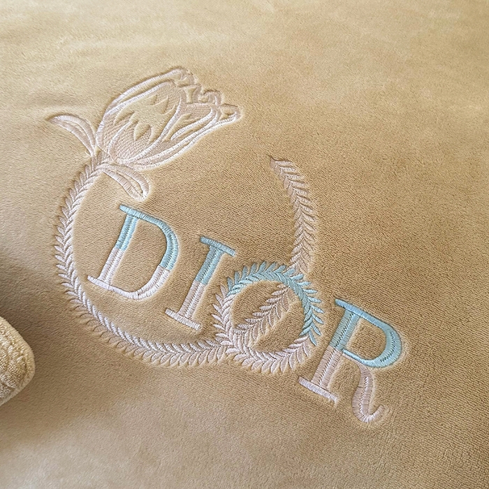 91家纺网 家纺一手货源 找家纺 优姿家纺 2025新款牛奶绒花边绣花床盖四件套 花漾时光-米色