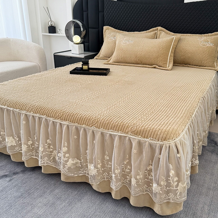 91家纺网 家纺一手货源 找家纺 优姿家纺 2025新款牛奶绒花边绣花床盖四件套 花漾时光-米色