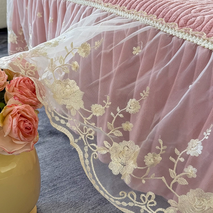 91家纺网 家纺一手货源 找家纺 优姿家纺 2025新款牛奶绒花边绣花床盖四件套 花漾时光-桃红色