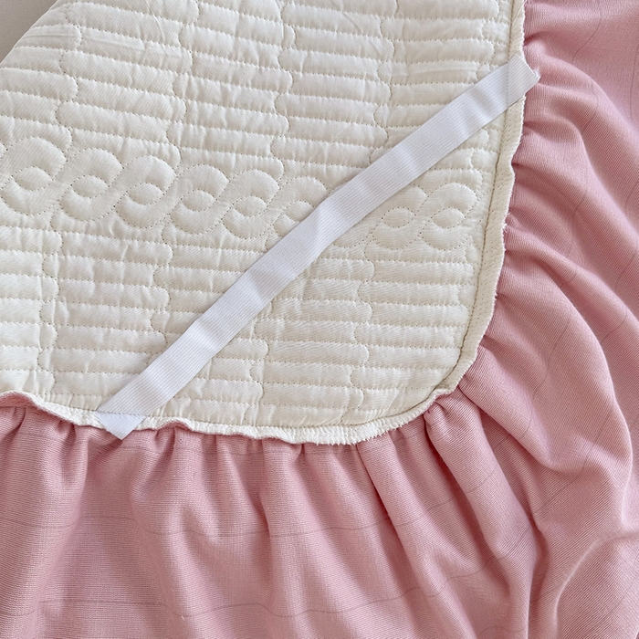 91家纺网 家纺一手货源 找家纺 优姿家纺 2025新款牛奶绒花边绣花床盖四件套 花漾时光-桃红色