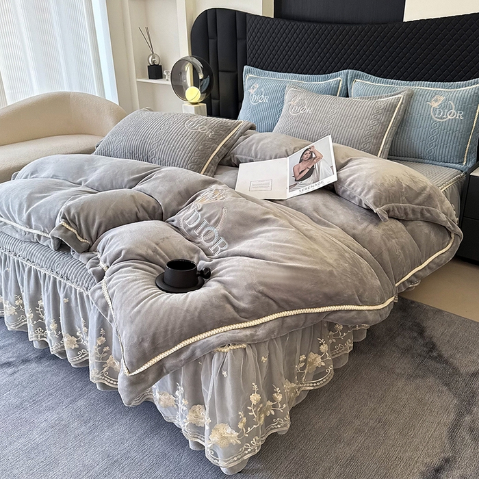 优姿家纺 2025新款牛奶绒花边绣花床盖四件套 花漾时光-雾霾蓝