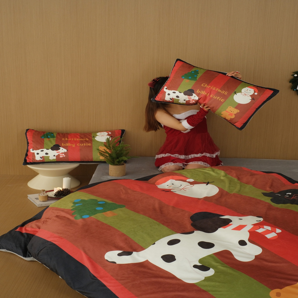 91家纺网 家纺一手货源 找家纺 花沐家居 2025新款圣诞款牛奶绒四件套 竖条纹圣诞