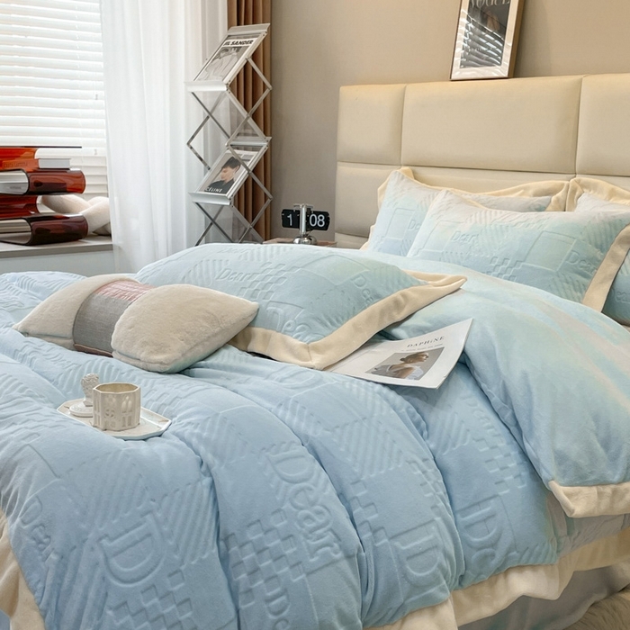 91家纺网 家纺一手货源 找家纺 （总）艾佳 2025新款5D雕花牛奶绒拼角宽边工艺四件套-唯爱系列