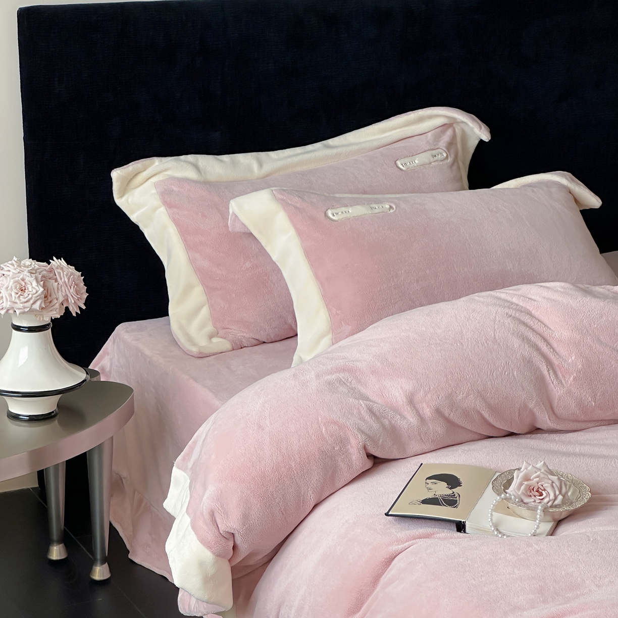 91家纺网 家纺一手货源 找家纺 （总）JUICY 橘滋家纺 2025新款顶奢浪漫极简大拼角牛奶绒四件套-米兰庄园 （销售控价券后不低于398元 充值会员-20元）