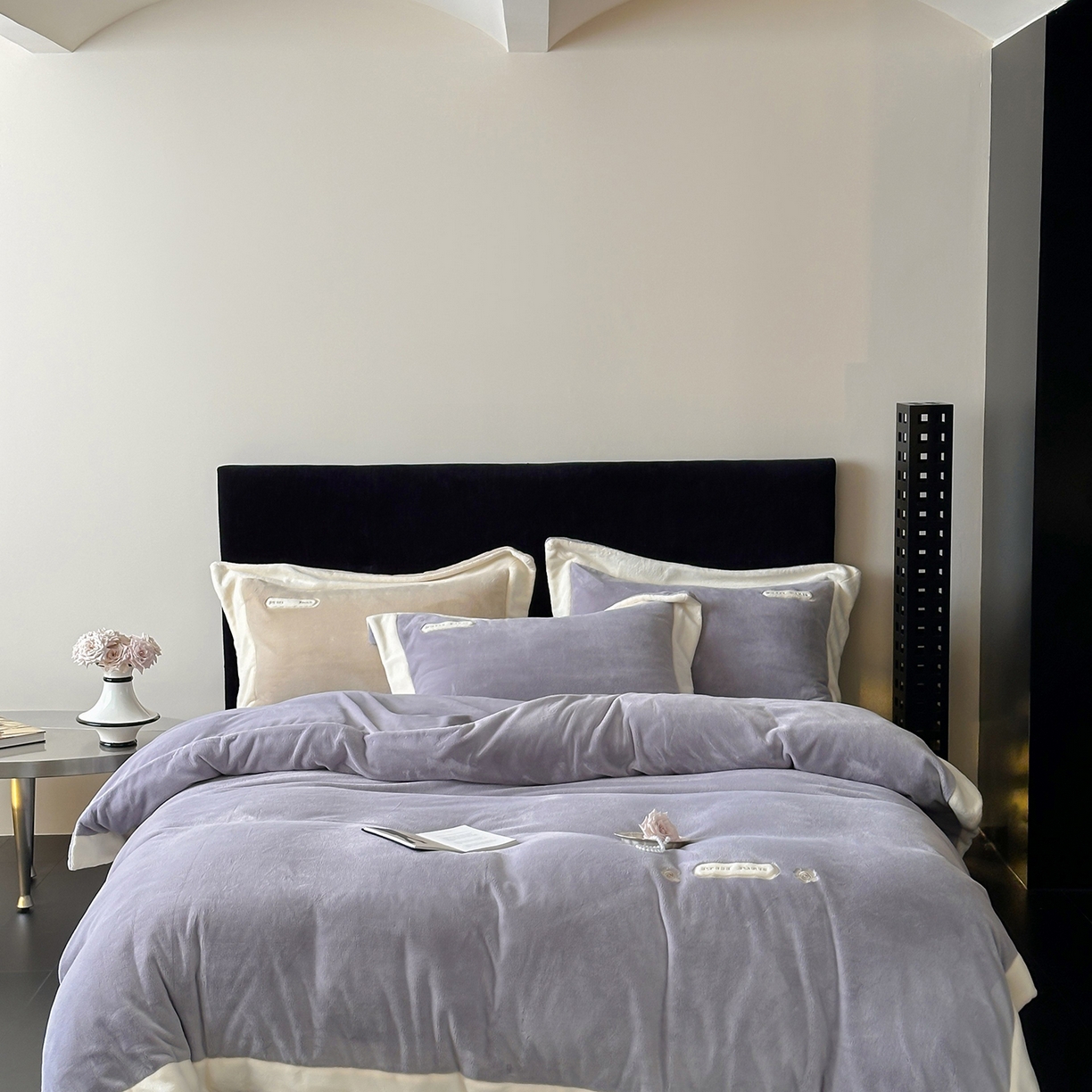 91家纺网 家纺一手货源 找家纺 JUICY 橘滋家纺 2025新款顶奢浪漫极简大拼角牛奶绒四件套-米兰庄园 （销售控价券后不低于398元 充值会员-20元） 米兰庄园-薄雾情书